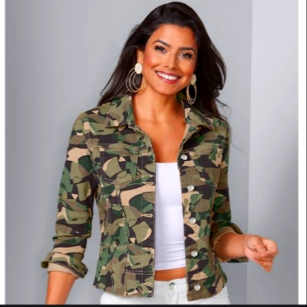 VENUS Camo Denim Jean Jacket SASSY! Nice! Size L
